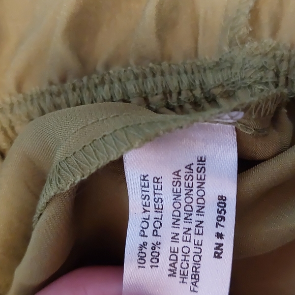 Violet & Claire, Silky Flutter Sleeve Blouse, Sz L, NWT - Picture 10 of 11